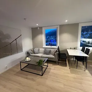 https://koselig-og-ny-restaurert-leilighet-p-62-kvm.hotelsinbergen.net